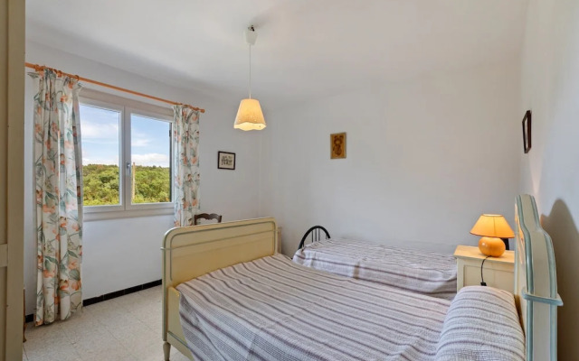 Flat With Pool in the Heart of Vineyards