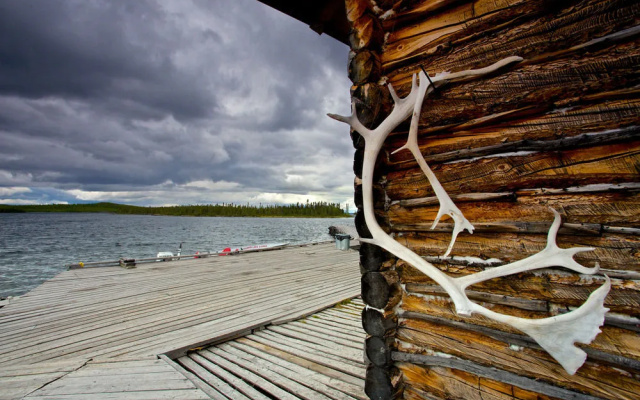 Selwyn Lake Lodge