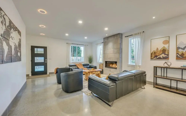 Waterfront Patio! Stylish Family Home in Everett