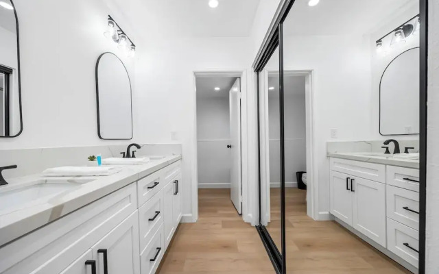 Palm Desert Suites