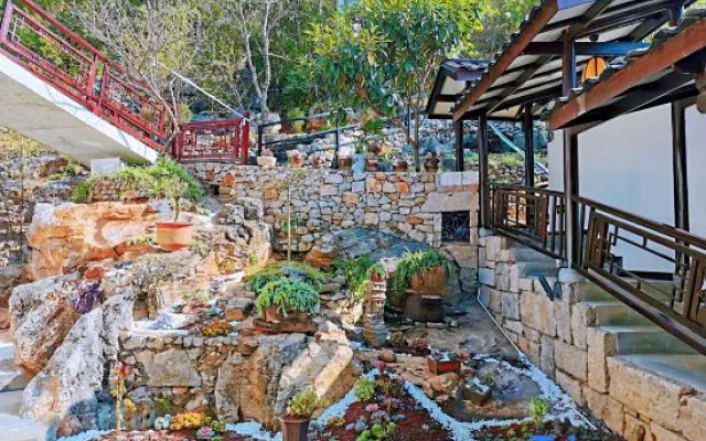Xingyi Yinfeng Inn