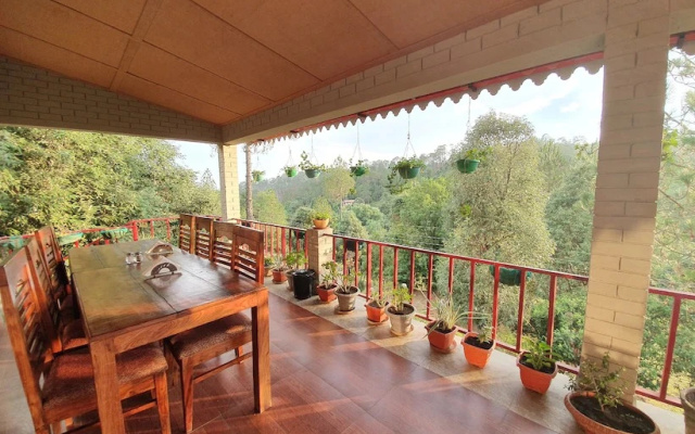 Majkhali woods, Ranikhet, by Himalayan Eco Lodges