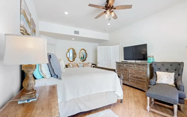 Vista Del Mar 305