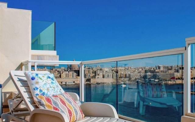 Incredible Sliema Harbour Penthouse With Jacuzzi