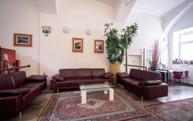 Emonec Hotel