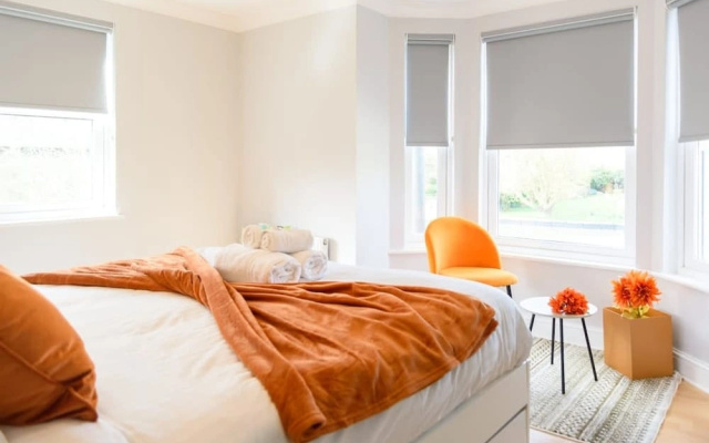 Riverside GEM 6BR With River View NR City Centre