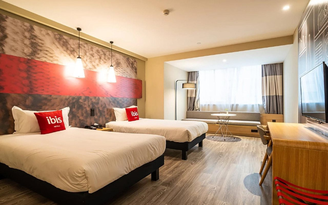 ibis Luoyang Baolong Square Hotel