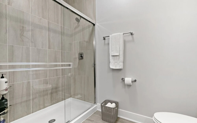 Modern Living 1BR in Warrenville