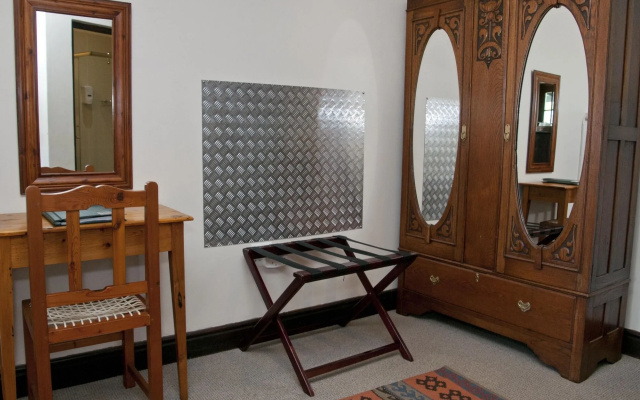 Hide Away Guest House