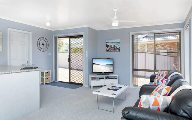 Shoreline Drive, Duplex 01,39, Little Pearl