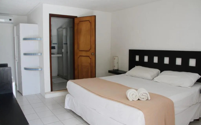 Tropical Casa Blanca Youth & Chic