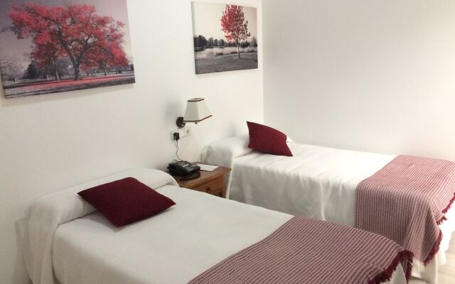 Отель Hostal Puerta De Arcos Испания, Аркос -де-ла-Фронтера - отзывы, цены и фото номеров - забронировать отель Hostal Puerta De Arcos онлайн вид на фасад