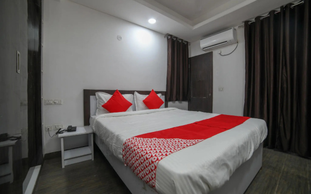 OYO 40205 Silver Apartments