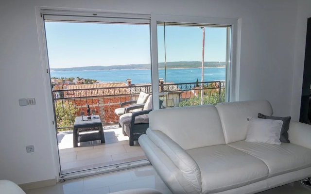 Beautiful Modern Apartment with Balcony And Stunning Sea View