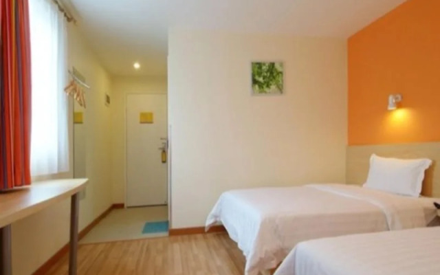 7Days Inn Korla Li Xiang Road Kongque River Branch