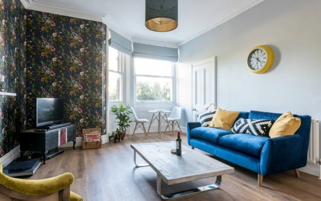 Stunning Flat Near the Beach & Trains