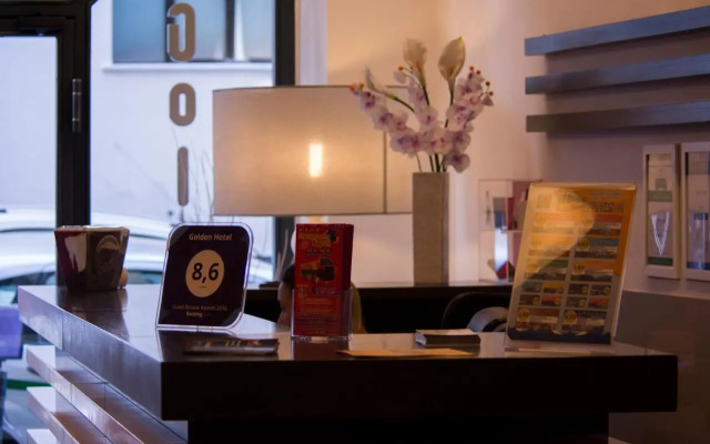 Golden Hotel