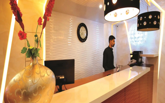 Holiday Hill Hotel & Suites