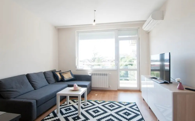 Fm Premium 1-Bdr Apartment - Banishora District