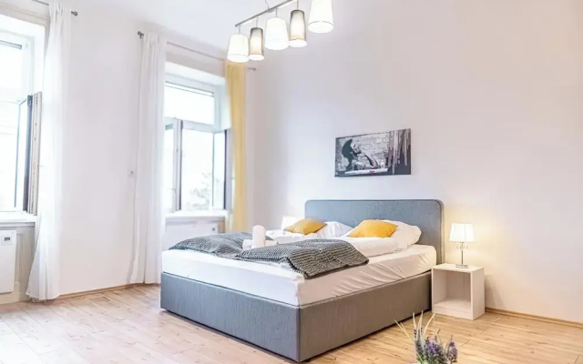 Quick Center Access 2BR Apt For Groups