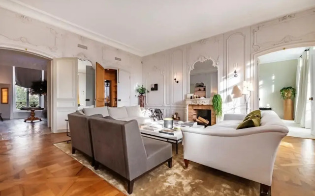 Luxury 3BR Flat Near the Champs Elys es