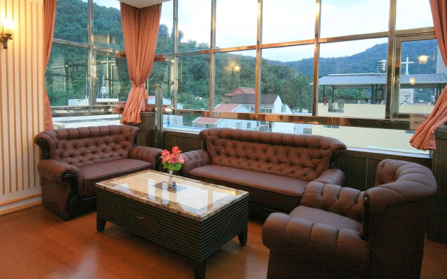 Ri Yue Hu Pan Hotel