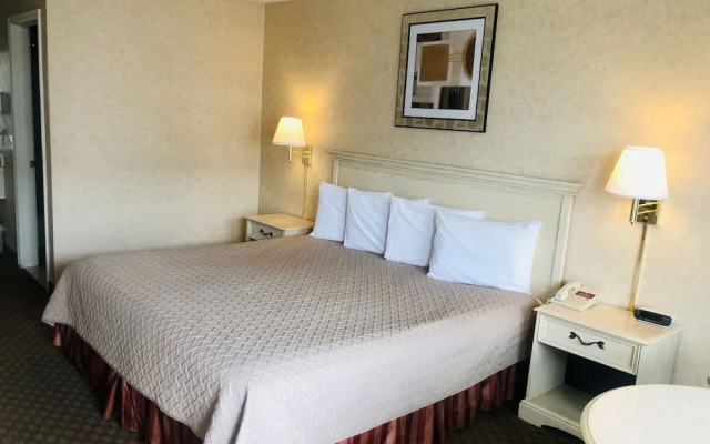 Court Plaza Inn & Suites