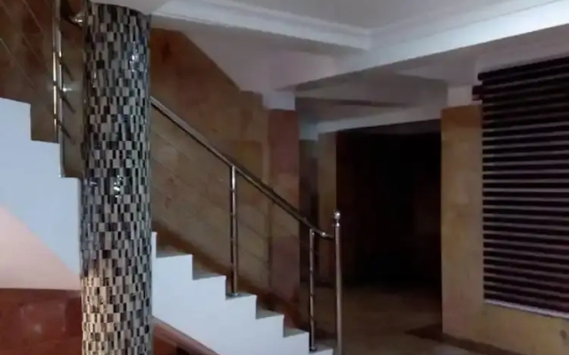 Reeve Court Apartment