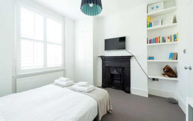 Blissful Battersea Home by Clapham Common