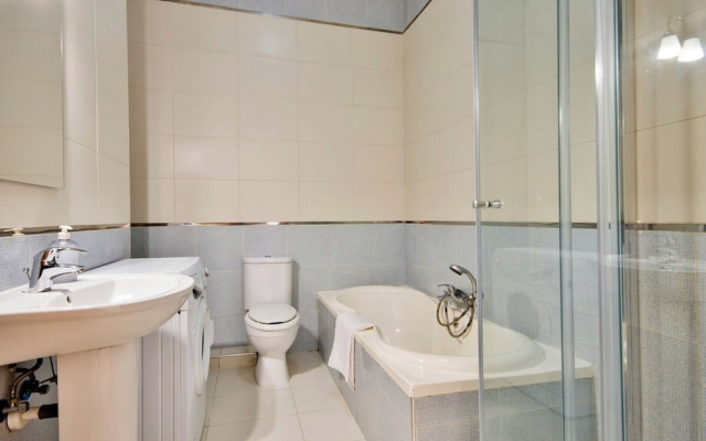 Few Minutes Walk of The Strand 1-bedroom Apartment