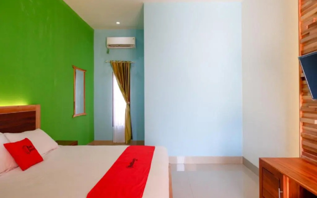 RedDoorz near Taman Makam Pahlawan Tatura