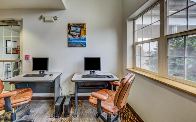 Microtel Sutherlin