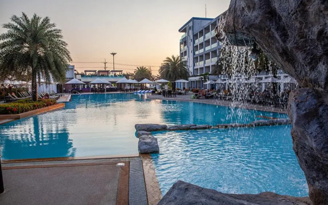 GB710 Grand Blue Beach Condo maephimholiday