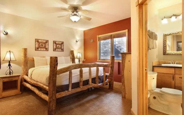 Chiefs Head Peak 21b 2 Bedroom Condo by RedAwning