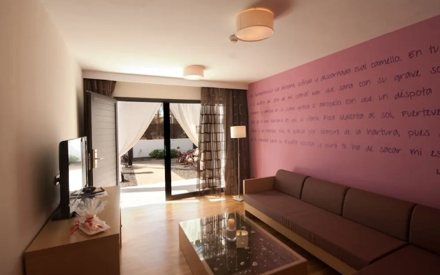 R2 Romantic Fantasia Dreams & Suites Hotel