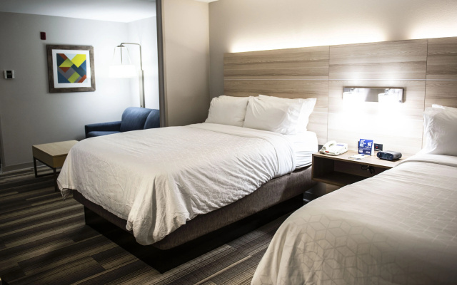 Holiday Inn Express & Suites Sedalia by IHG