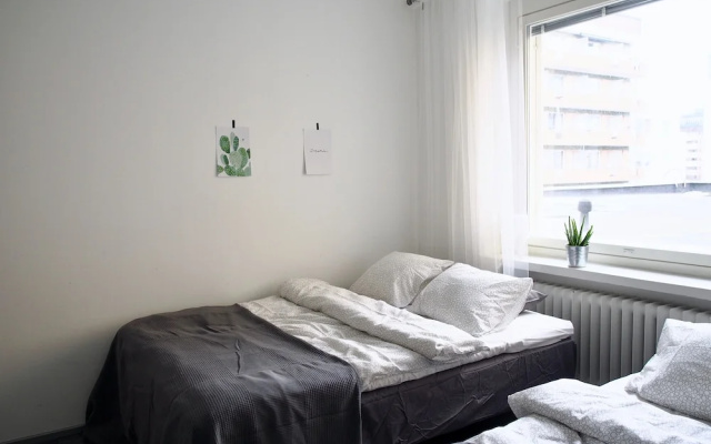 1BR Downtown Apt with Sauna, Hosts up to 8 Guests