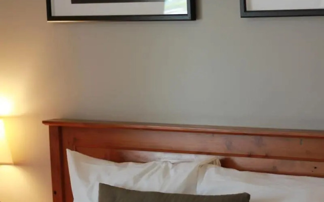 Howe Sound Inn