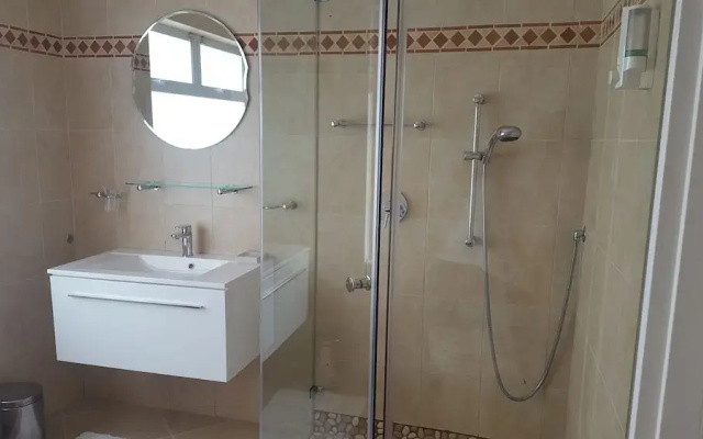 Superior 4-star-apartment Graded by Aa and Tgcsa Close to Constantia Wineroute