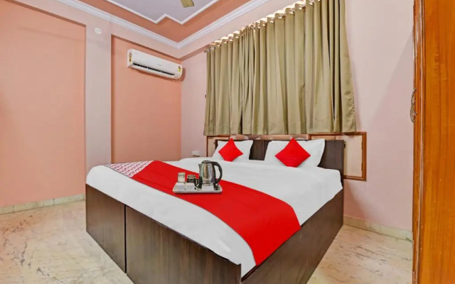 Flagship 93038 Hotel Regal Stay