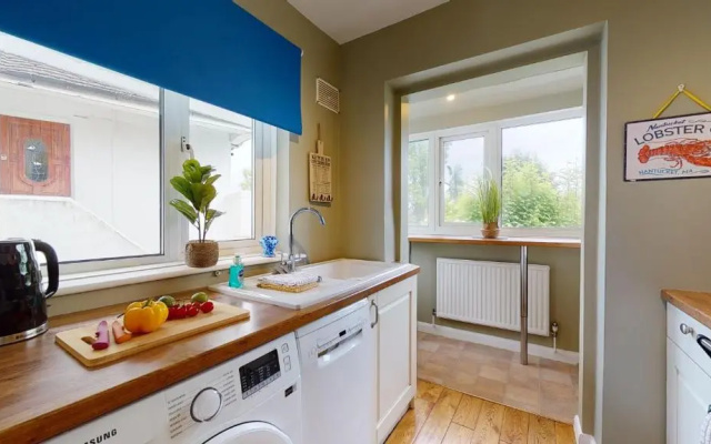Contemporary 2 Bed Apartment With Private Garden