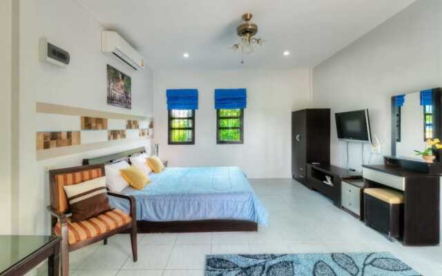 Отель Aquatoria BangTao Villa комната для гостей