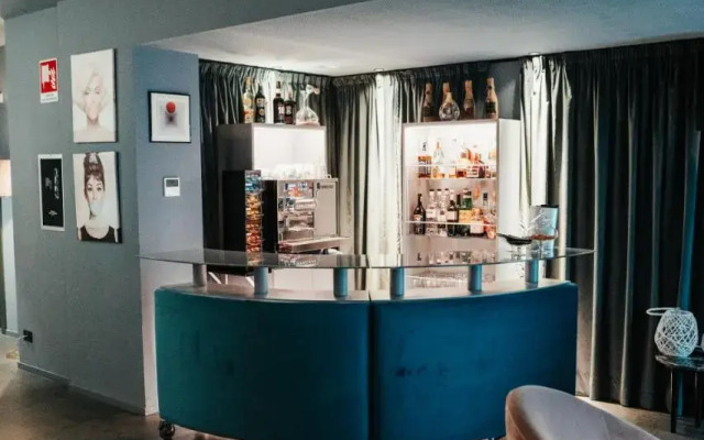 Egm Hotel