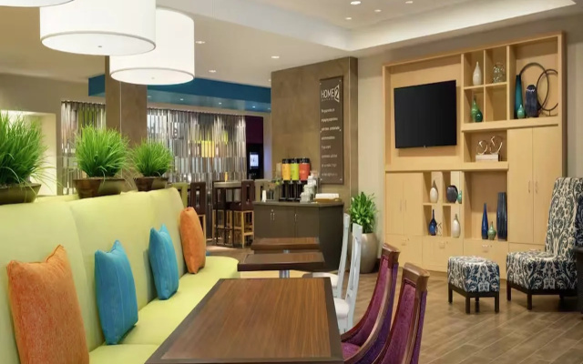 Home2 Suites By Hilton Milwaukee West