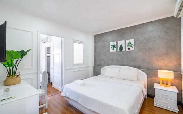 Chin Stays - Hotel and Apartment