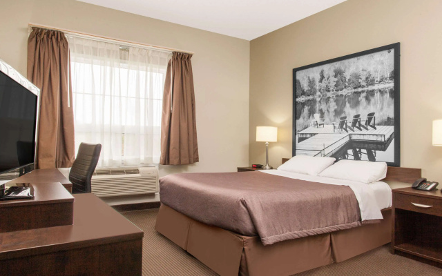 Super 8 by Wyndham Red Lake ON