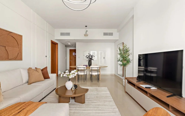 Silkhaus Exclusive 1BR Stay at Julphar Tower