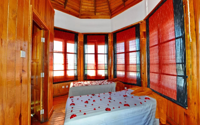 Myanmar Treasure Resort Inle