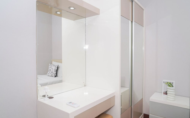Serene Red Vibe 2Br At Apartment Nifarro Park