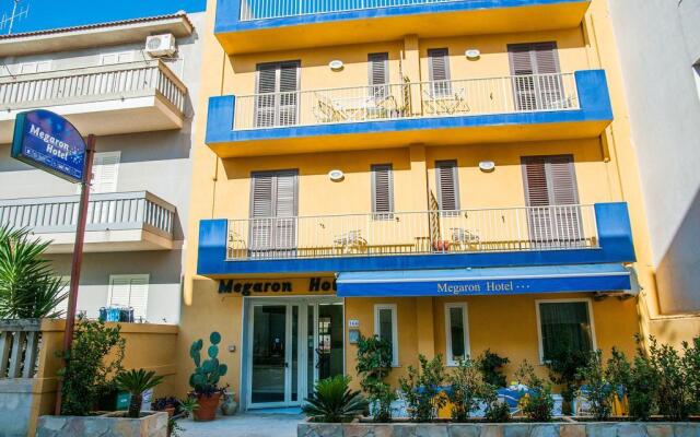 Megaron Hotel Поццалло вид на фасад